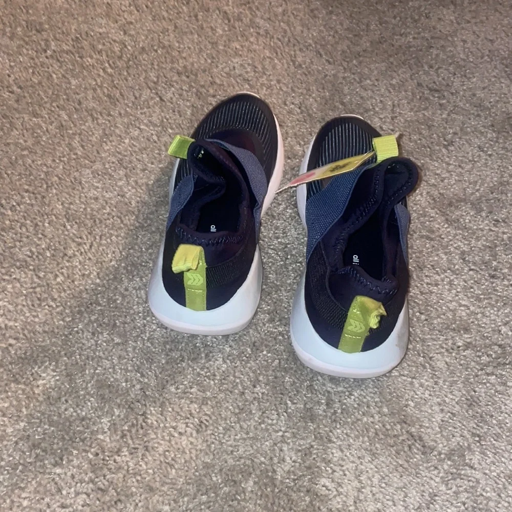 All in Motion navy blue tennis shoes boys size 4